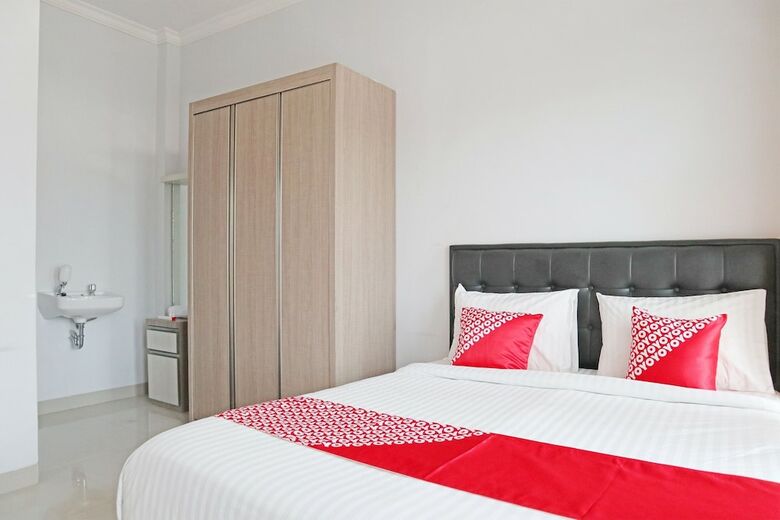 Hotel Oyo 1649 Grya Lavinsa