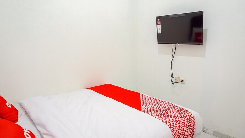 Hostal Oyo 1932 Srimahi Residence