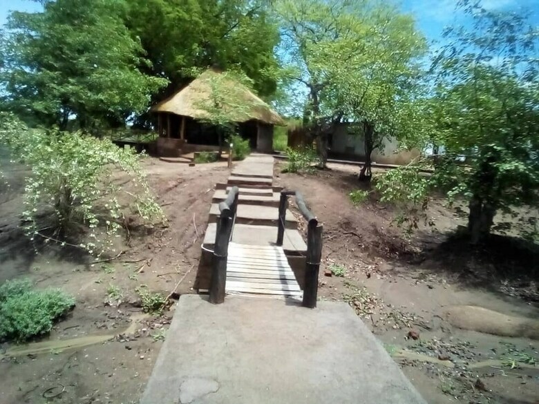 Posada Mophy  Budget  Safari  Lagoon  Camp