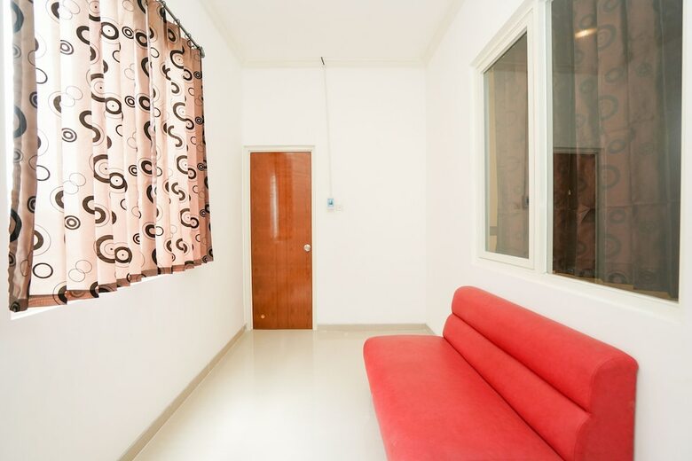 Hostal Oyo 1957 Riverside Residence