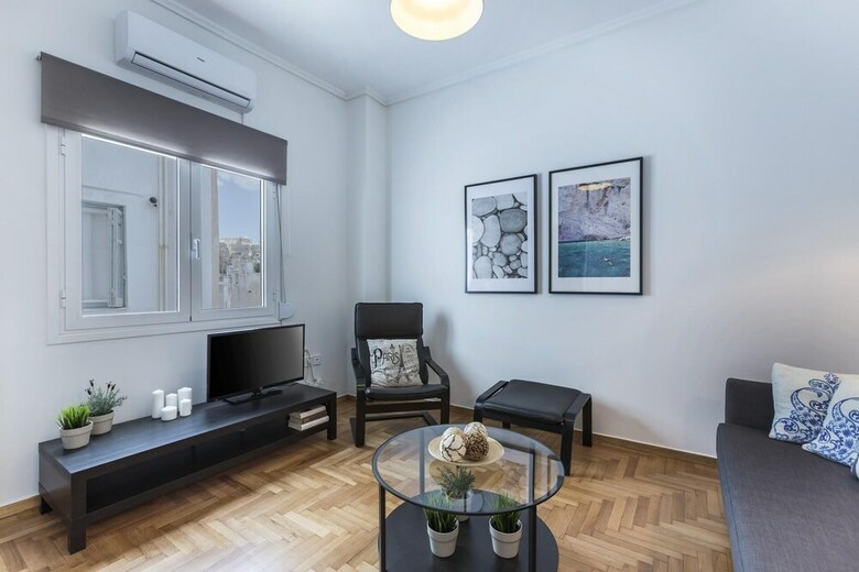 Elegant 2 Bedroom Apartment In Thissio