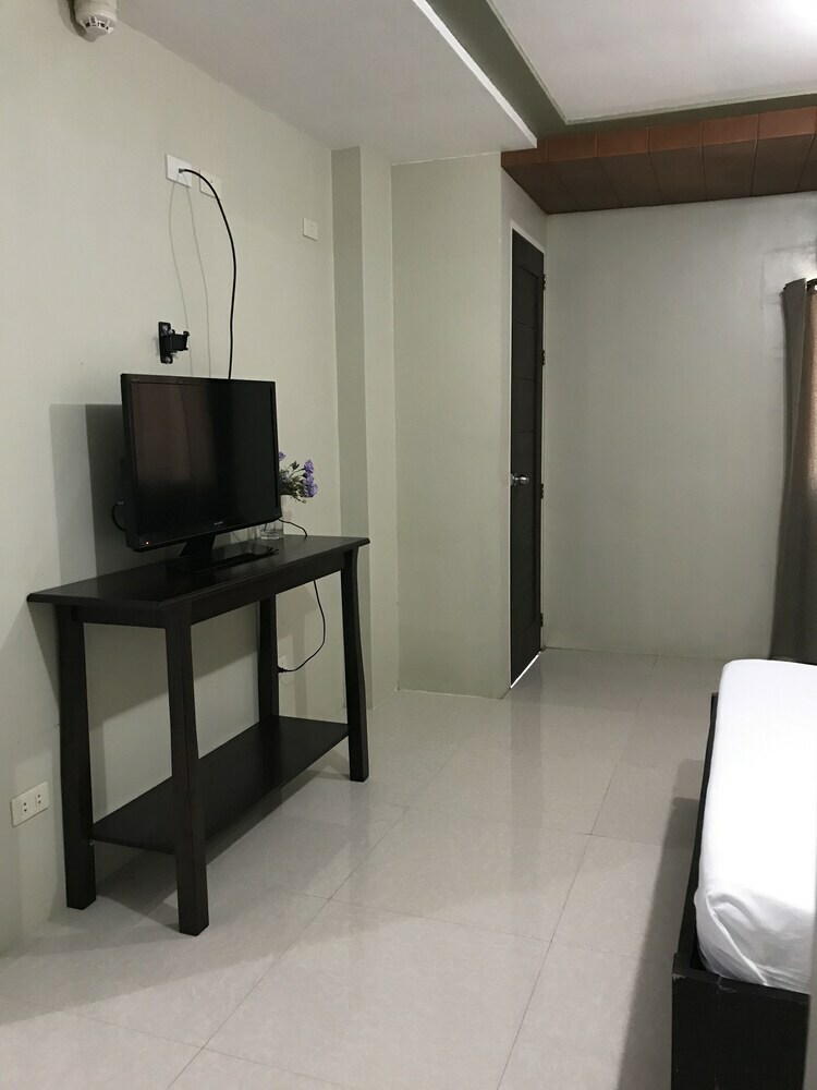 Island Groove Hotel And Restaurant