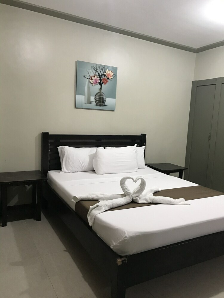Island Groove Hotel And Restaurant