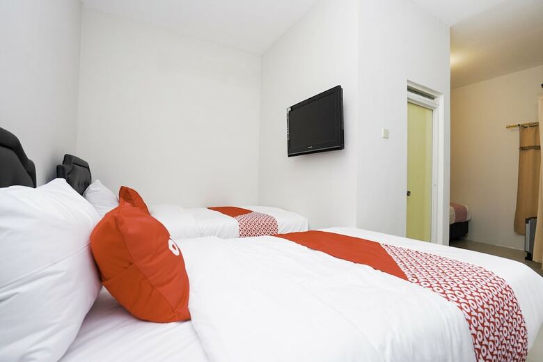 Hostal Oyo 1985 F7 Residence