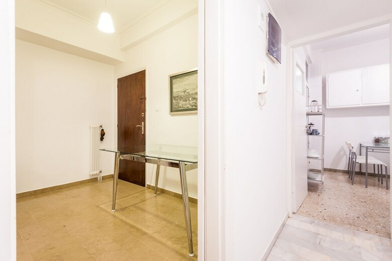 Homey Apartment For 4 People In Koukaki