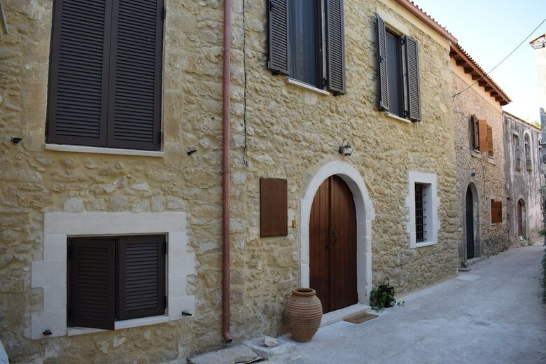 Apartamentos Vasili's House