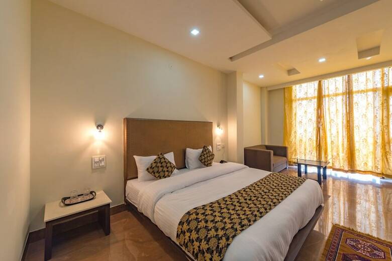Hotel Dal Lake Resort