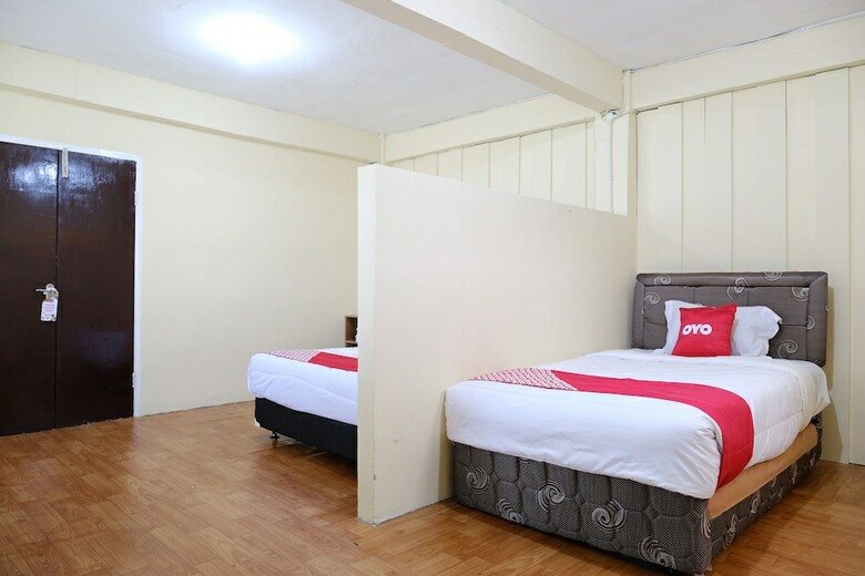 Hostal Oyo 1853 Guest House D'makmoer