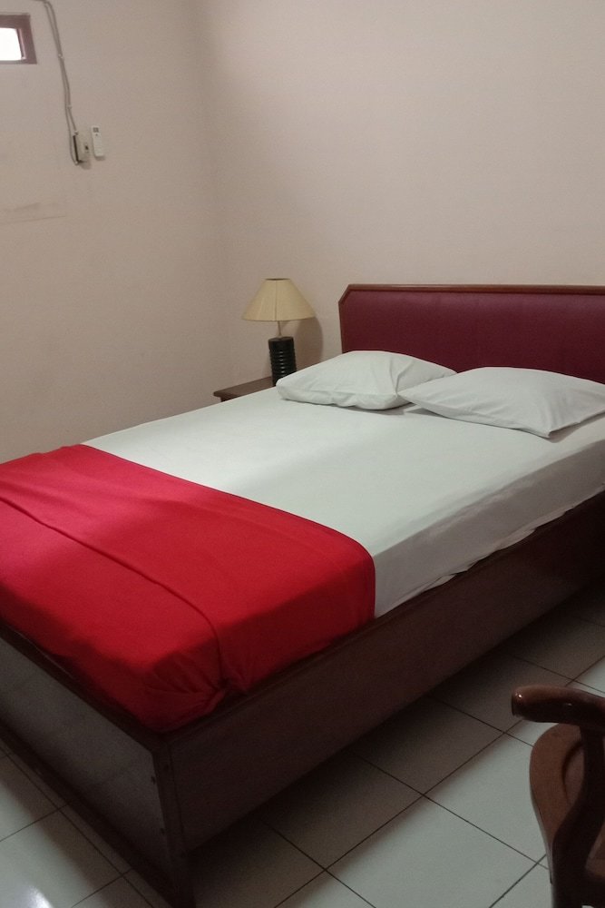 Hostal Oyo 1751 Hotel Trihadhi