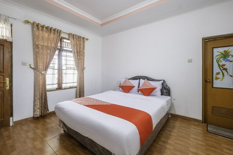 Hostal Oyo 1541 Puri Cikole Asri