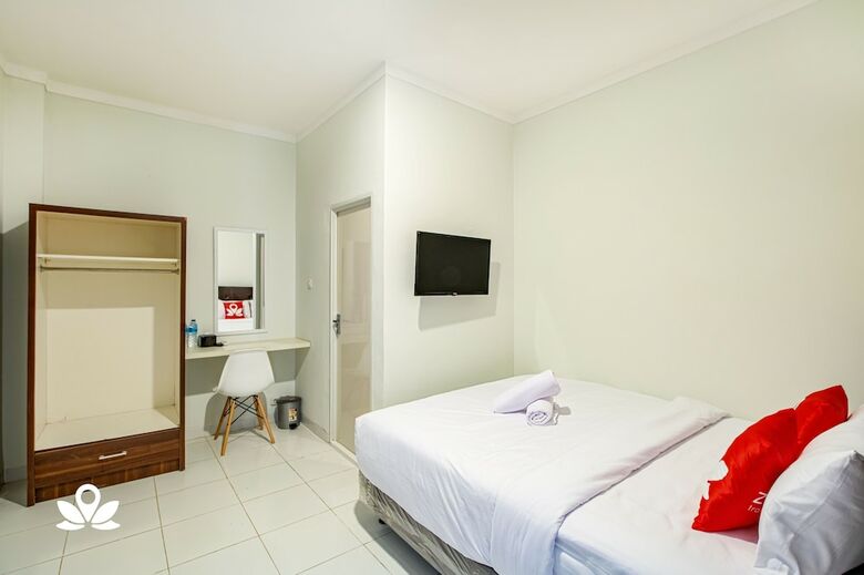 Hotel Zen Rooms de 80's Pondok Labu