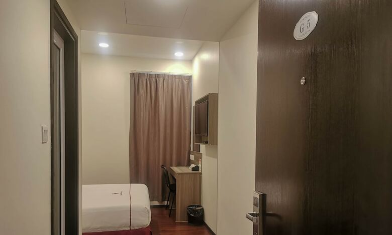 Hotel Zen Rooms Ambassador Residence