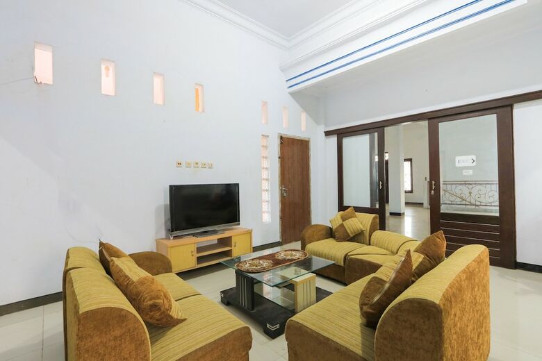 Hostal Spot On 1797 Narita Family Residence