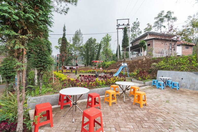 Hotel Oyo 1852 Intan Bromo Homestay