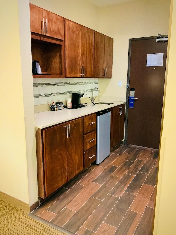 Hotel Comfort Suites