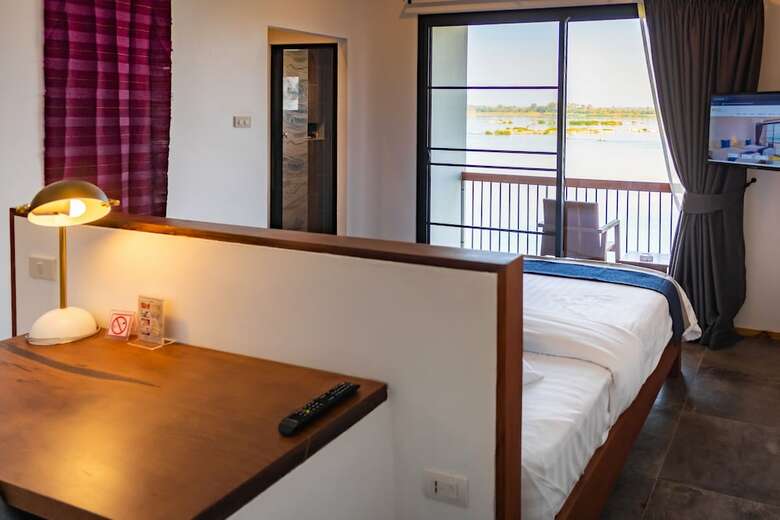 Hotel The Riviera Champasak