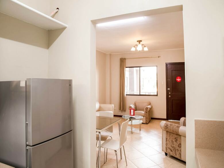 Hotel Oyo 211 Las Palmeras Apartelle