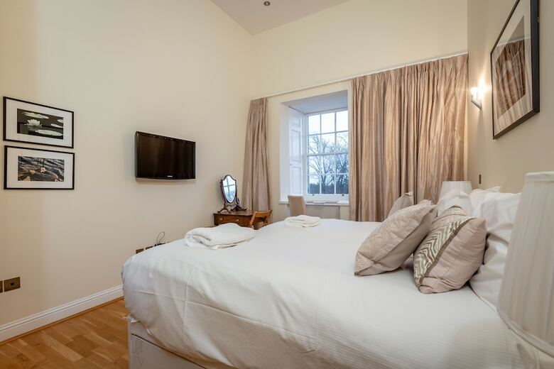 Majestic Apartment In Elie House
