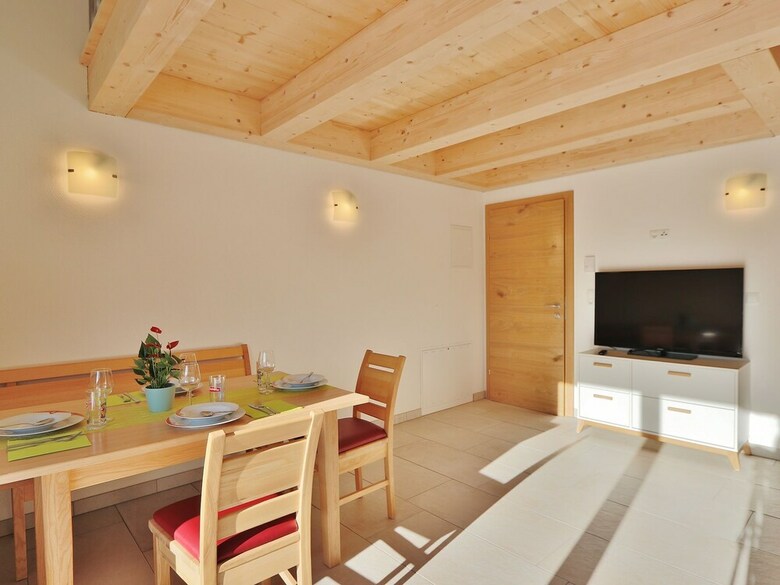 Sunlit Apartment Near Forest In Itter