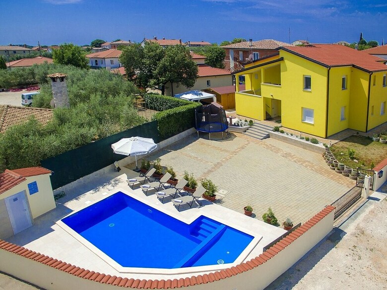 Lovely Apartment In Ka?tel With Swimming Pool