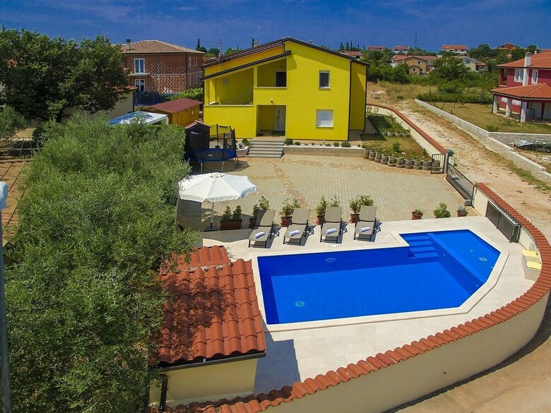 Lovely Apartment In Ka?tel With Swimming Pool