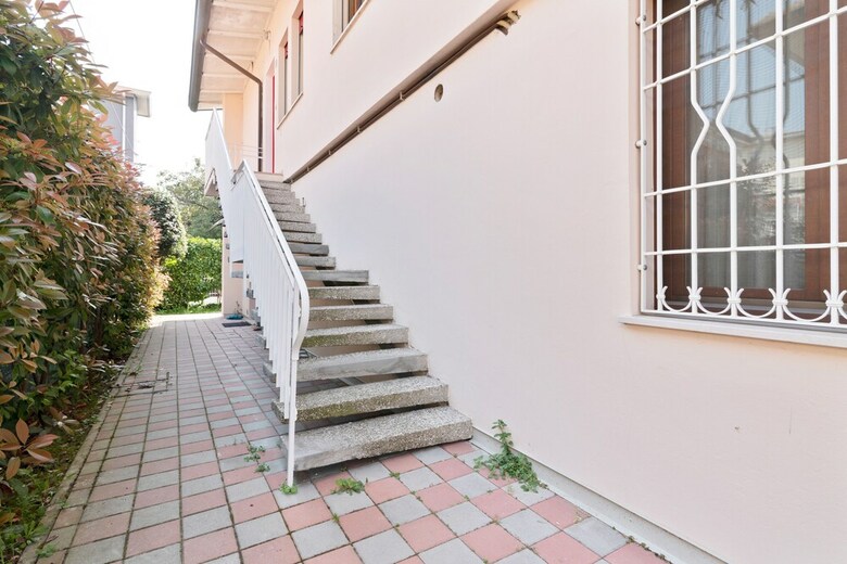 Santa Rita Roomy Apartment