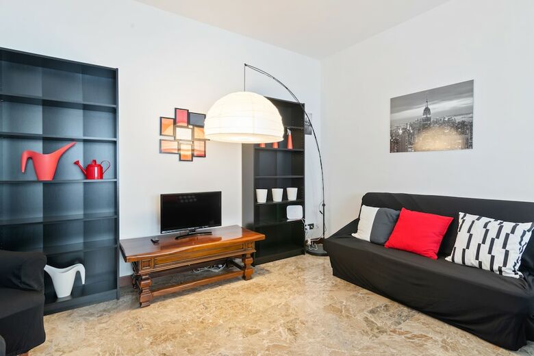 Torre Roomy Apartment