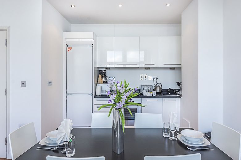 Splendid 3 Bedroom Apartment Kings Cross