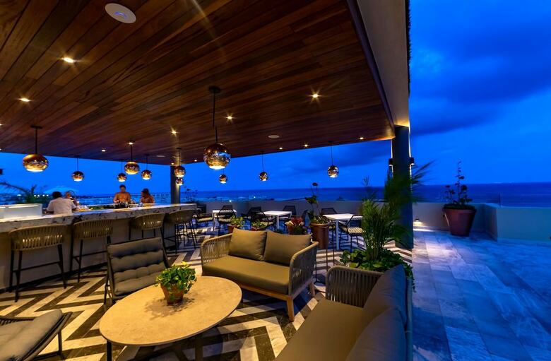 Aparthotel Singular Joy Vacation Rentals