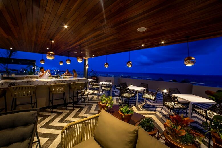 Aparthotel Singular Joy Vacation Rentals