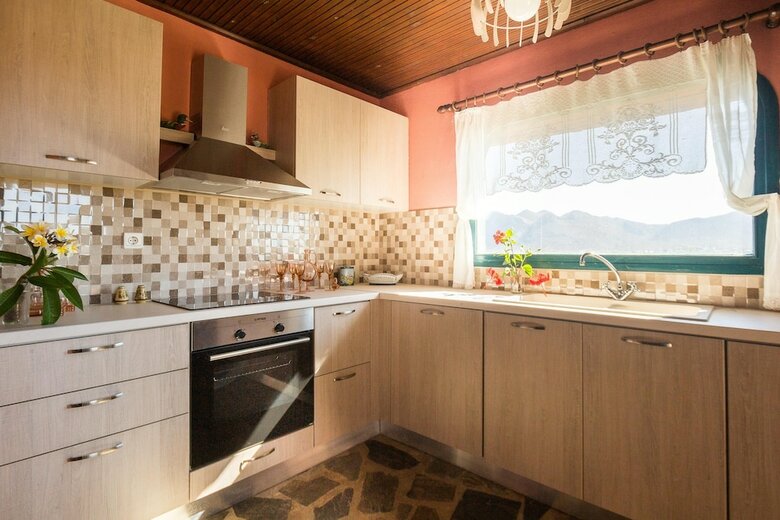 Gorgeous Stone Cottage By The Sea