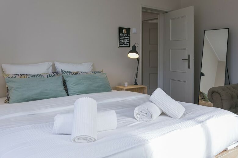 Hostal Circle Surfcamp - Porto Surf House Hostel