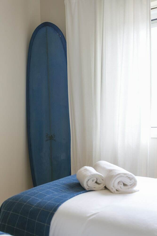 Hostal Circle Surfcamp - Porto Surf House Hostel