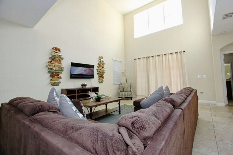 Luxury 5 Bedroom Pool Home In Paradise Palms Resort