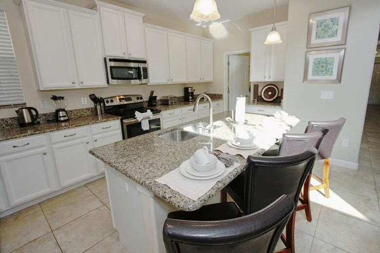Luxury 5 Bedroom Pool Home In Paradise Palms Resort