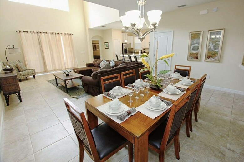 Luxury 5 Bedroom Pool Home In Paradise Palms Resort