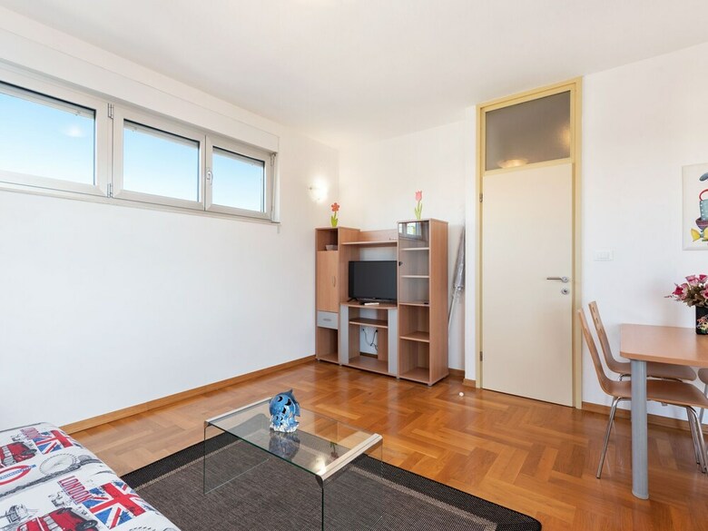 Opulent Apartment In Zadar Near Sea