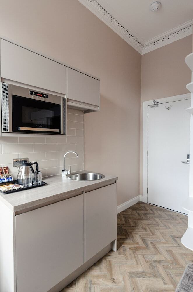 Aparthotel Sweeney Apartments And Rooms