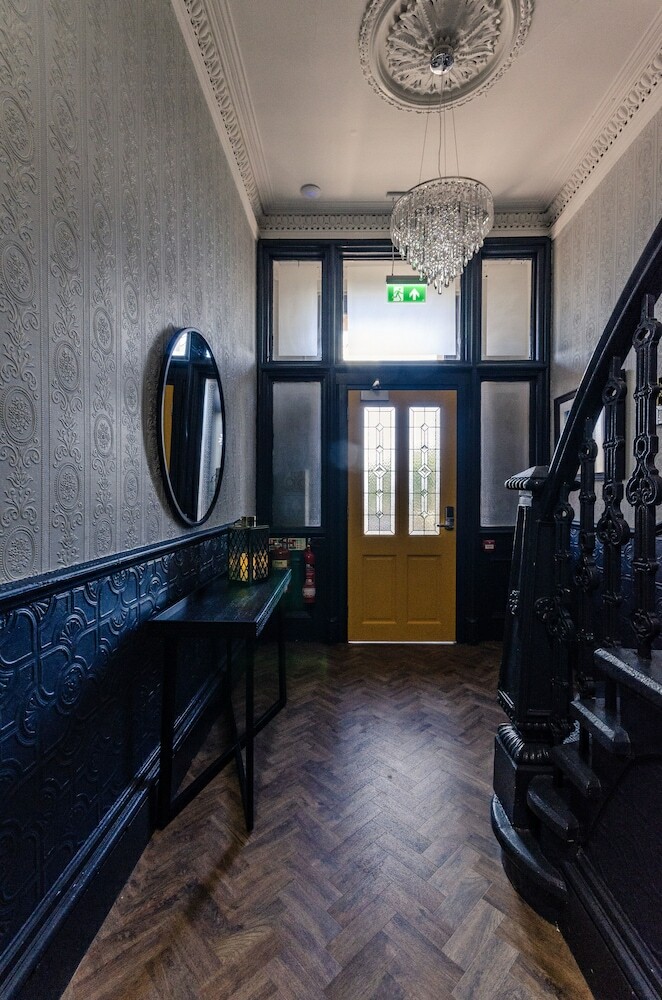 Aparthotel Sweeney Apartments And Rooms