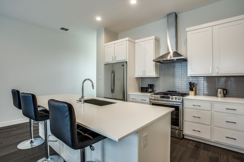 Modern Dallas Townhome 2 Br Fully Furnis