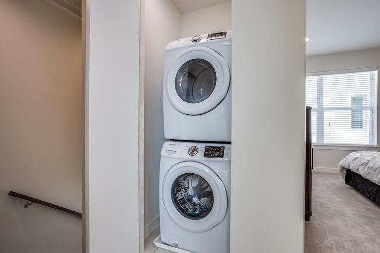 Modern Dallas Townhome 2 Br Fully Furnis