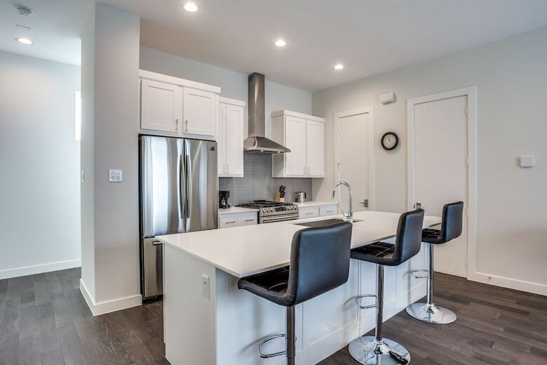 Modern Dallas Townhome 2 Br Fully Furnis