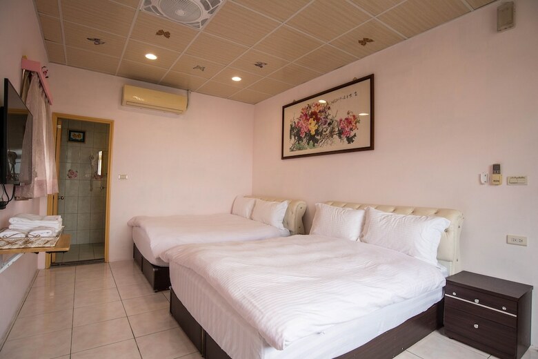 Hotel Qu Hi Home Stay