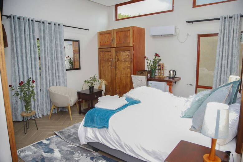 Travetel Or Tambo Airport Hotel