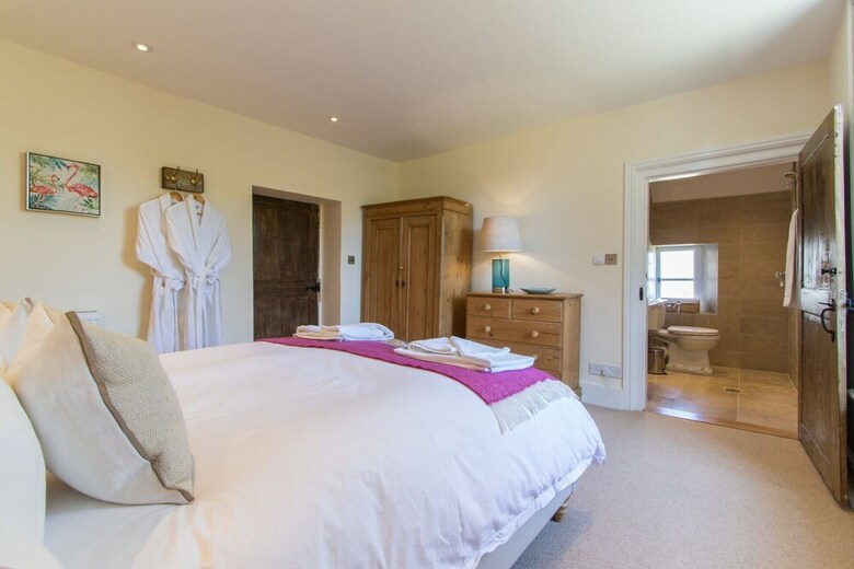 Atherstone Farmhouse & Cottage
