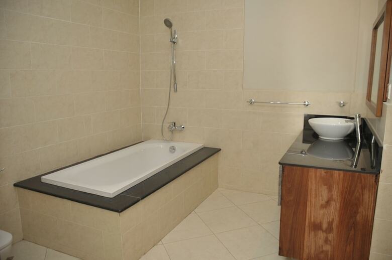 Bed & Breakfast Ngalawa Place
