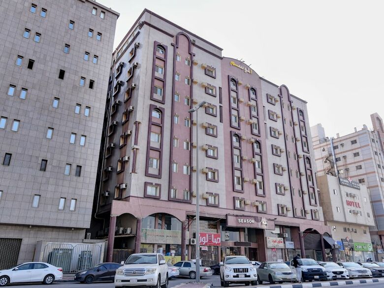 Oyo 367 Season Hotel