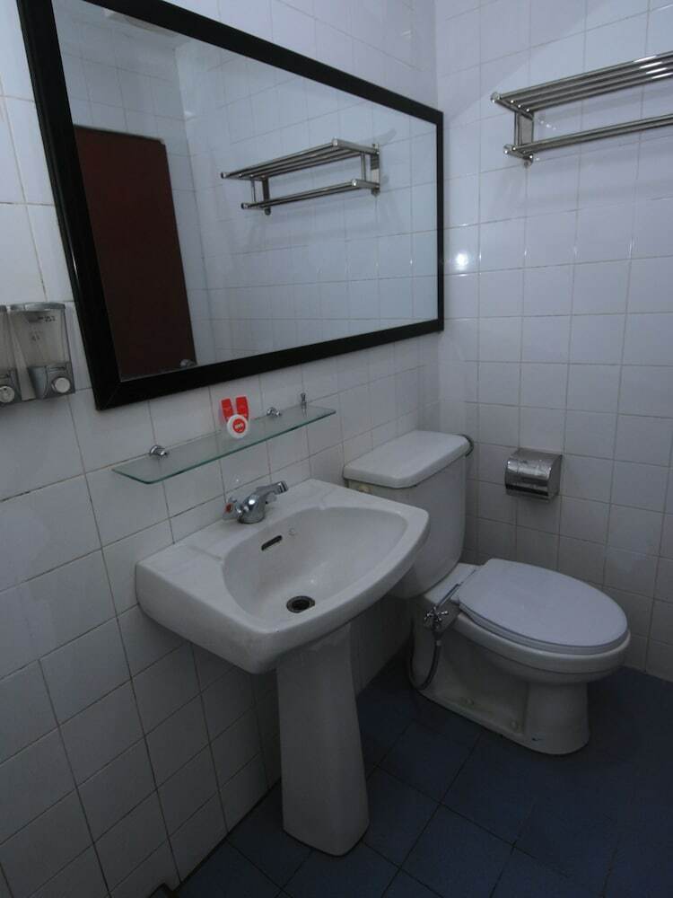 Oyo 89627 Hotel Sarina