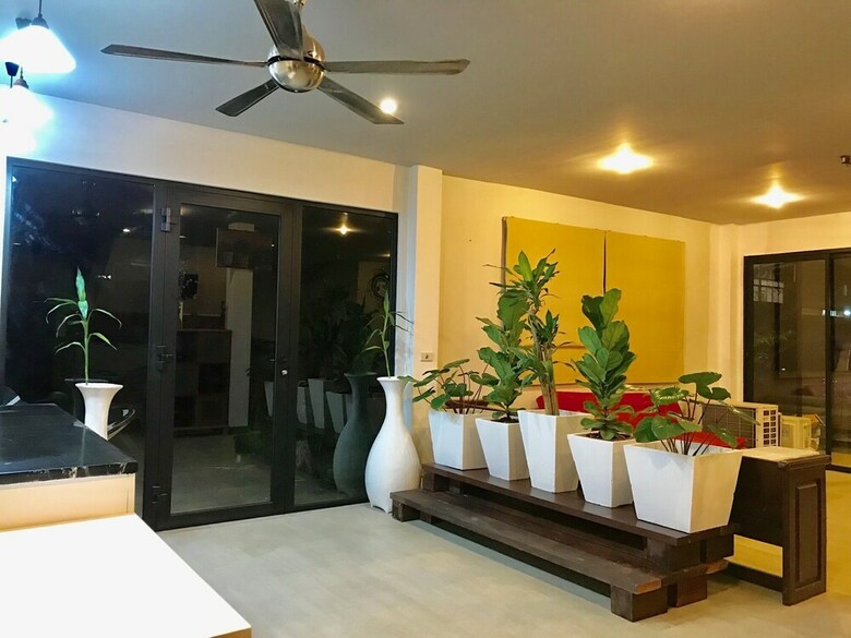 Hostal Hiranyika Cafe And Bed