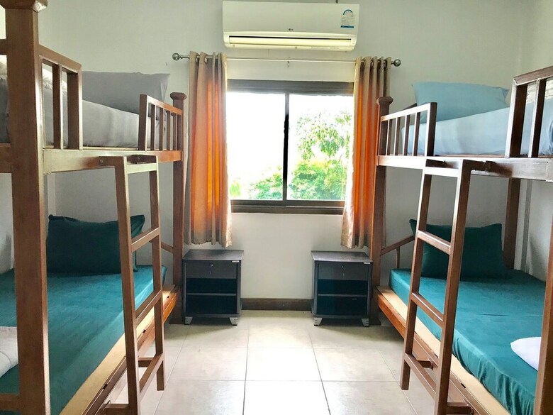 Hostal Hiranyika Cafe And Bed